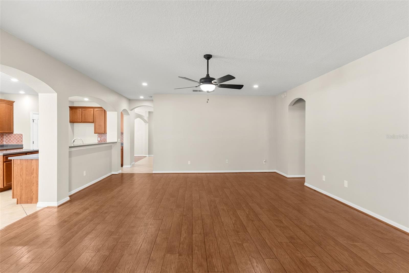 Image 12 of 41 For 465 Oak Landing Boulevard