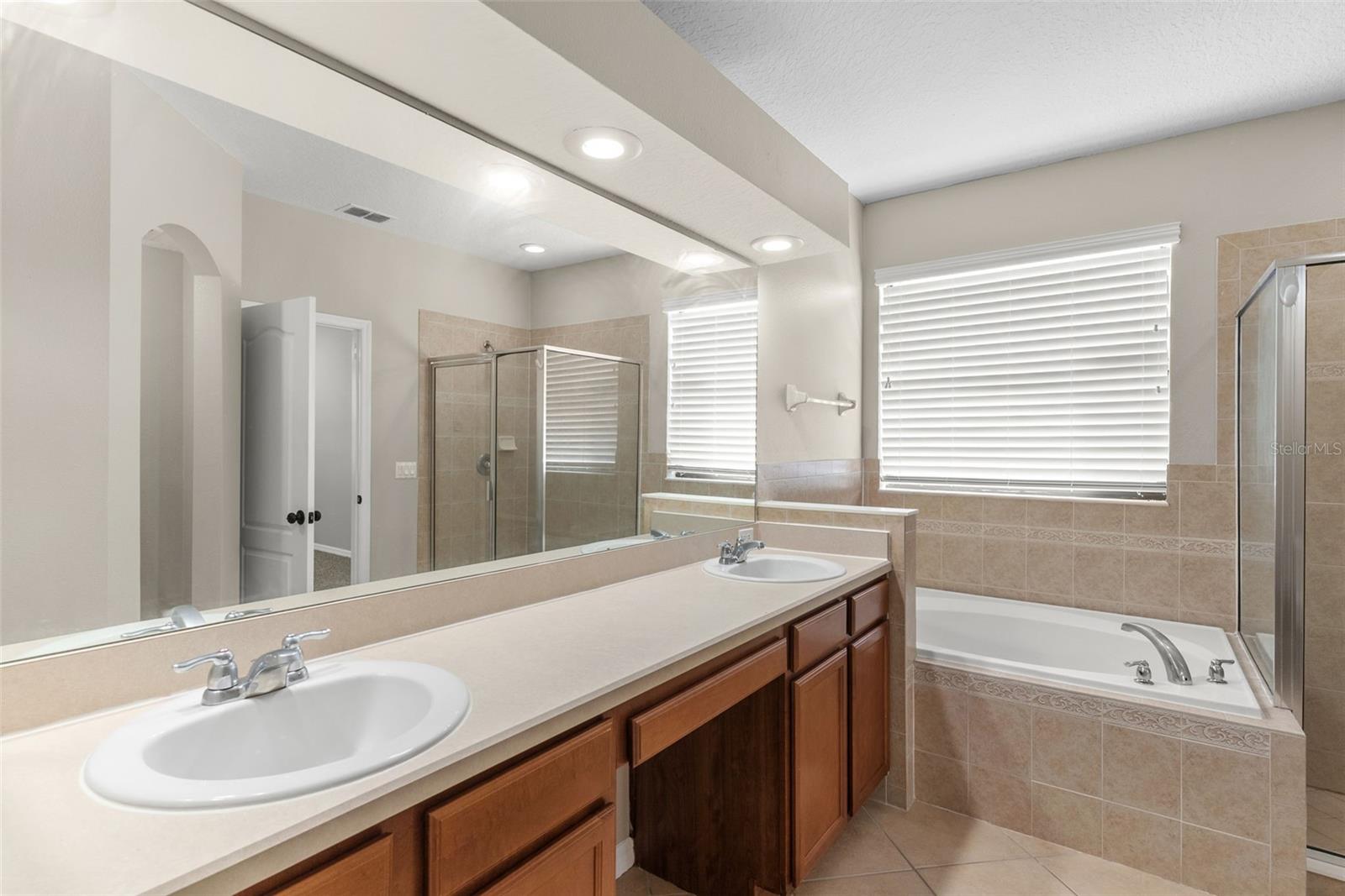 Image 20 of 41 For 465 Oak Landing Boulevard