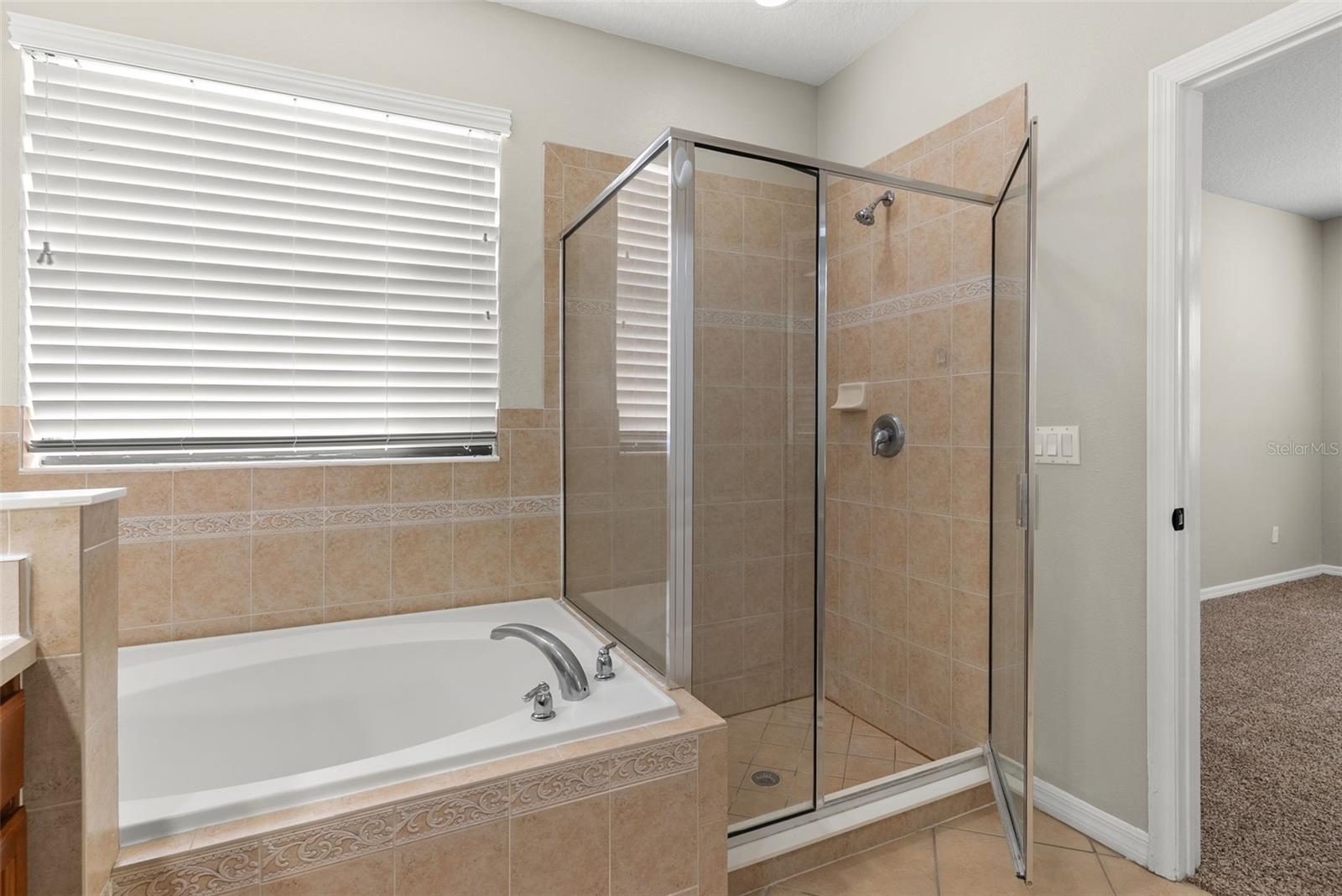 Image 21 of 41 For 465 Oak Landing Boulevard