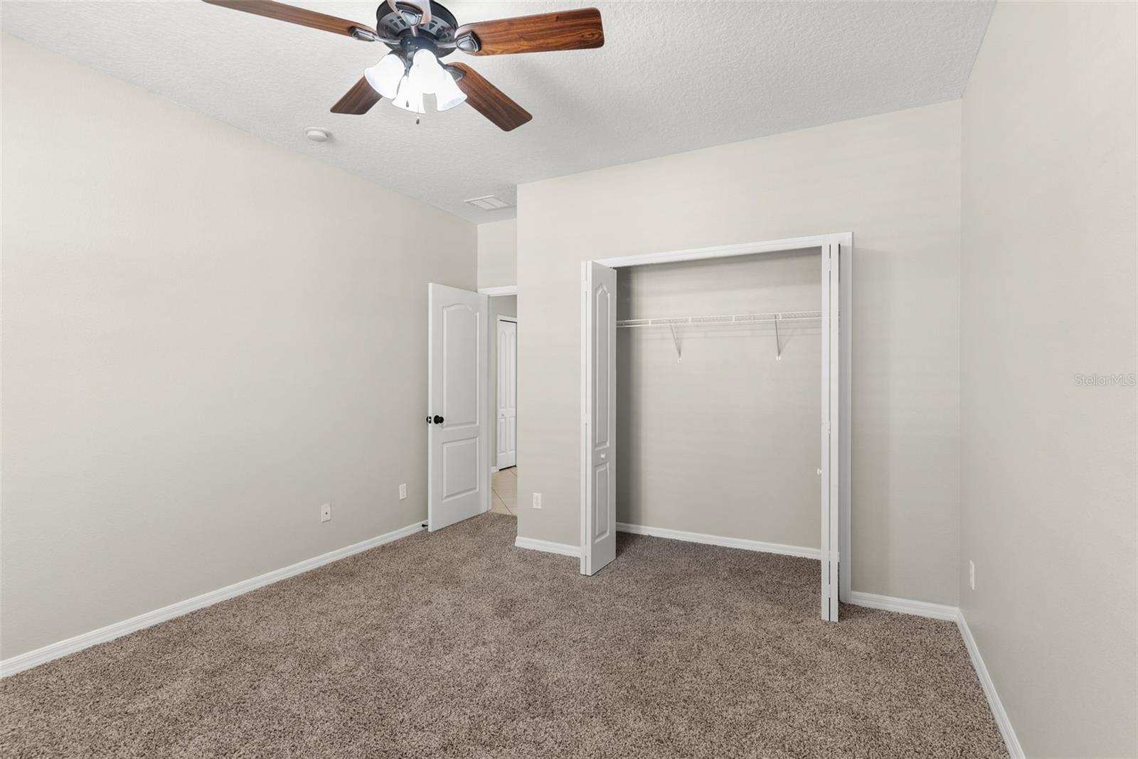 Image 23 of 41 For 465 Oak Landing Boulevard