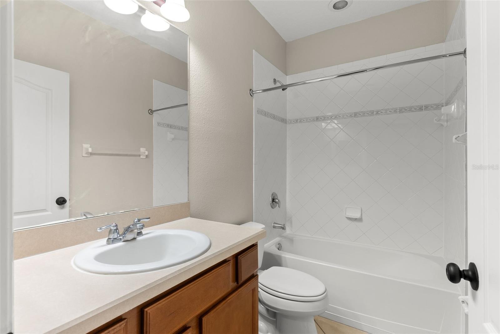 Image 24 of 41 For 465 Oak Landing Boulevard