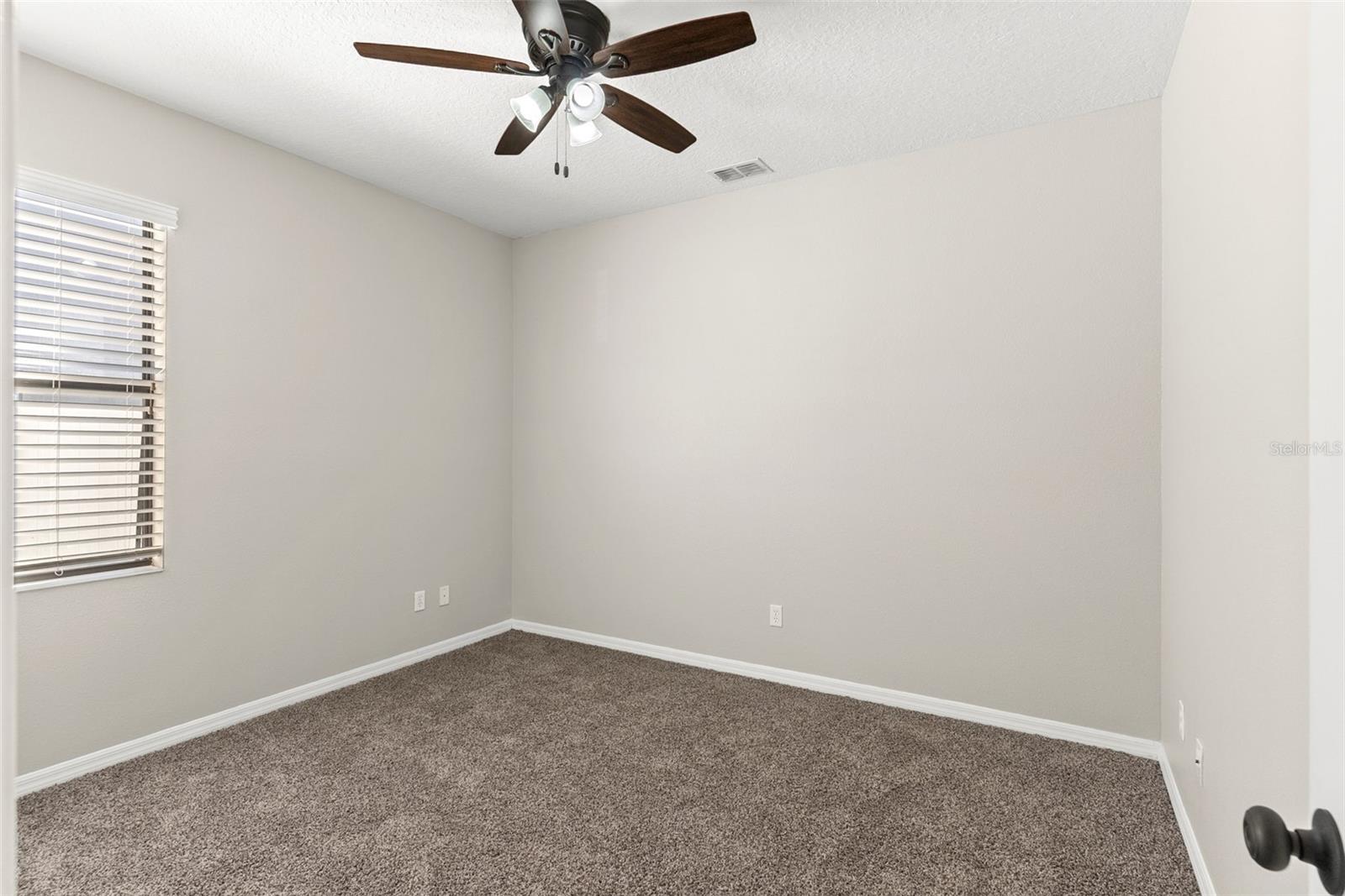 Image 28 of 41 For 465 Oak Landing Boulevard