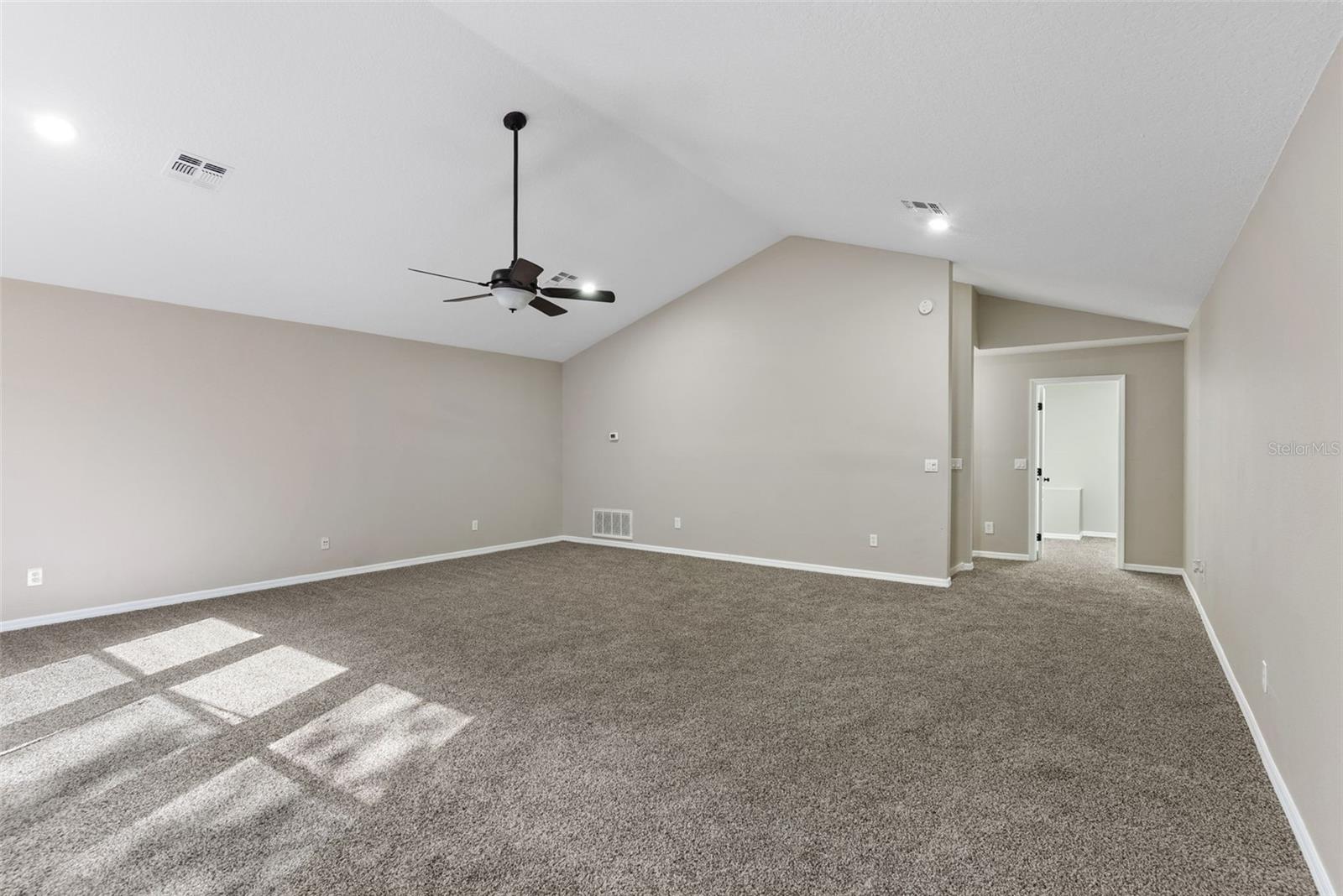 Image 33 of 41 For 465 Oak Landing Boulevard