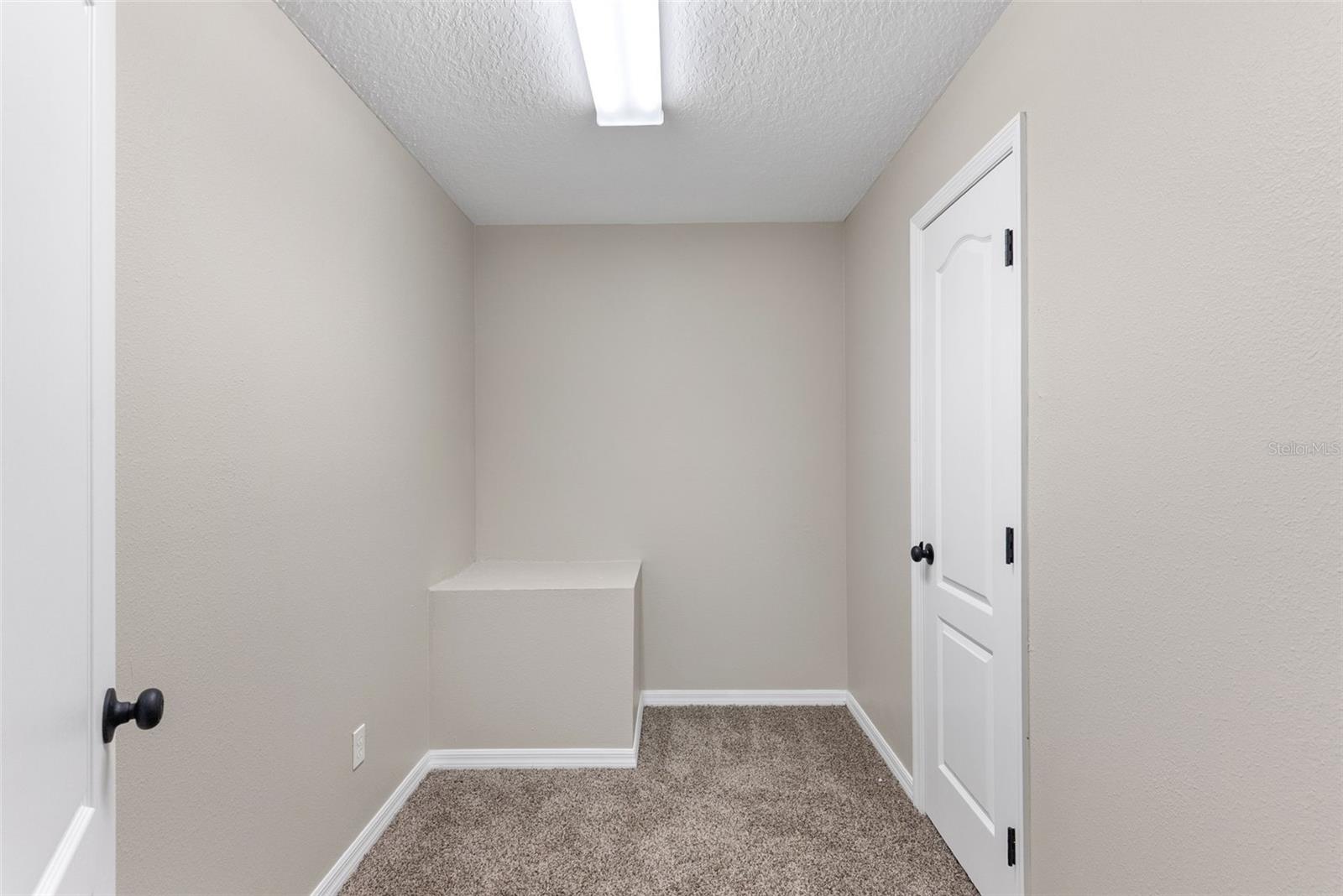 Image 35 of 41 For 465 Oak Landing Boulevard