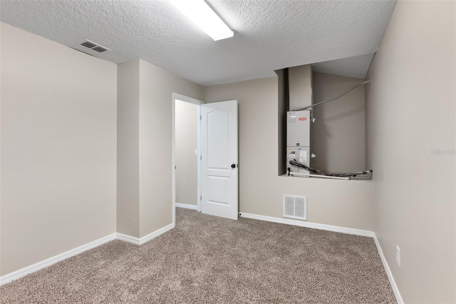 Image 37 of 41 For 465 Oak Landing Boulevard