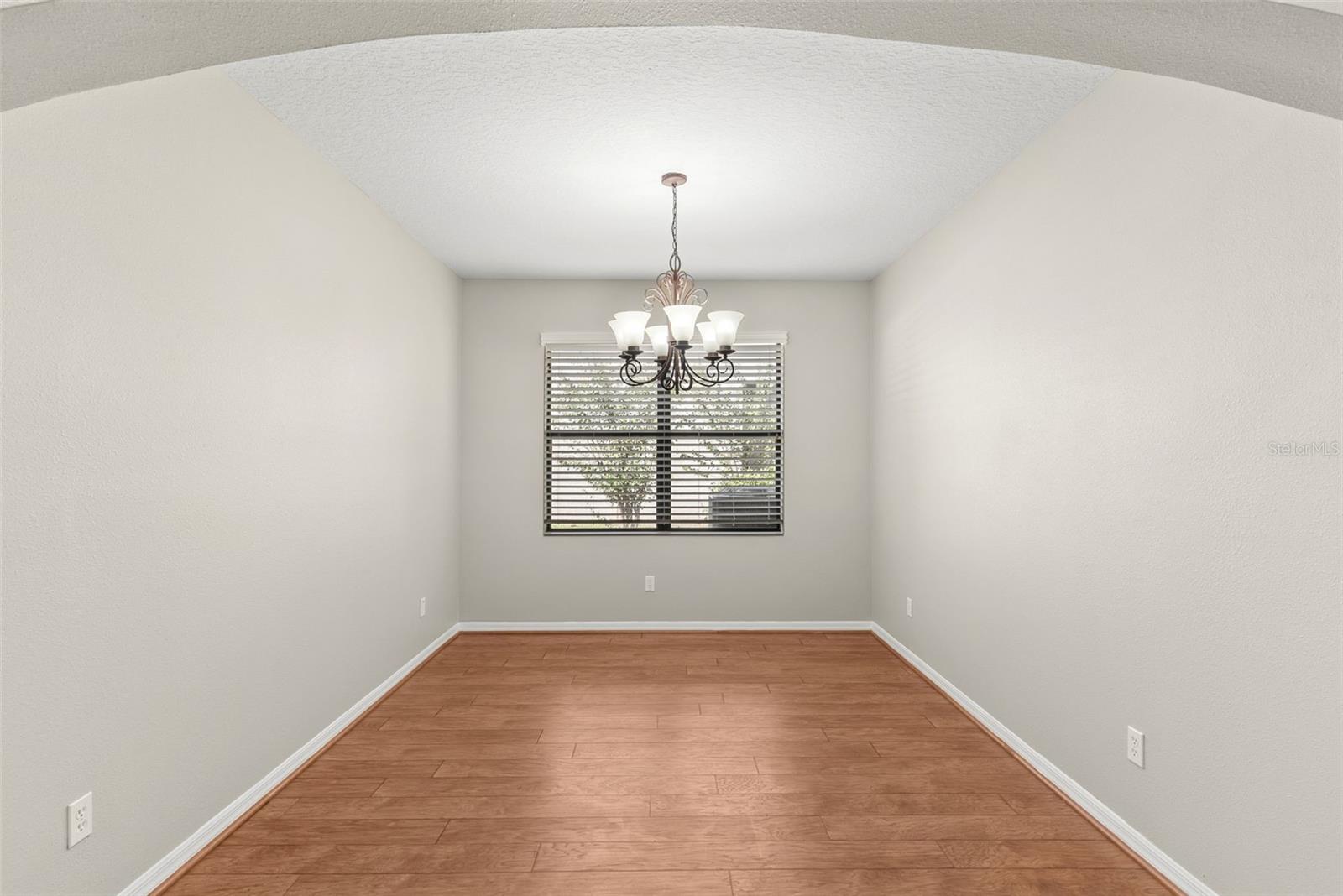 Image 8 of 41 For 465 Oak Landing Boulevard