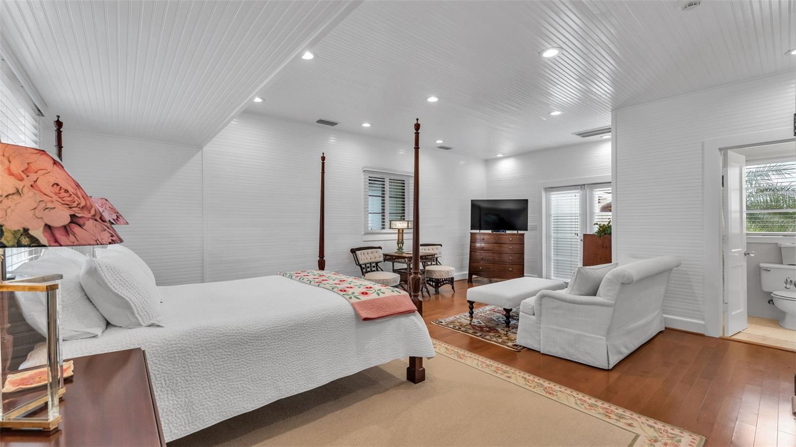 Listing photo id 18 for 2300 Scenic Highway 61