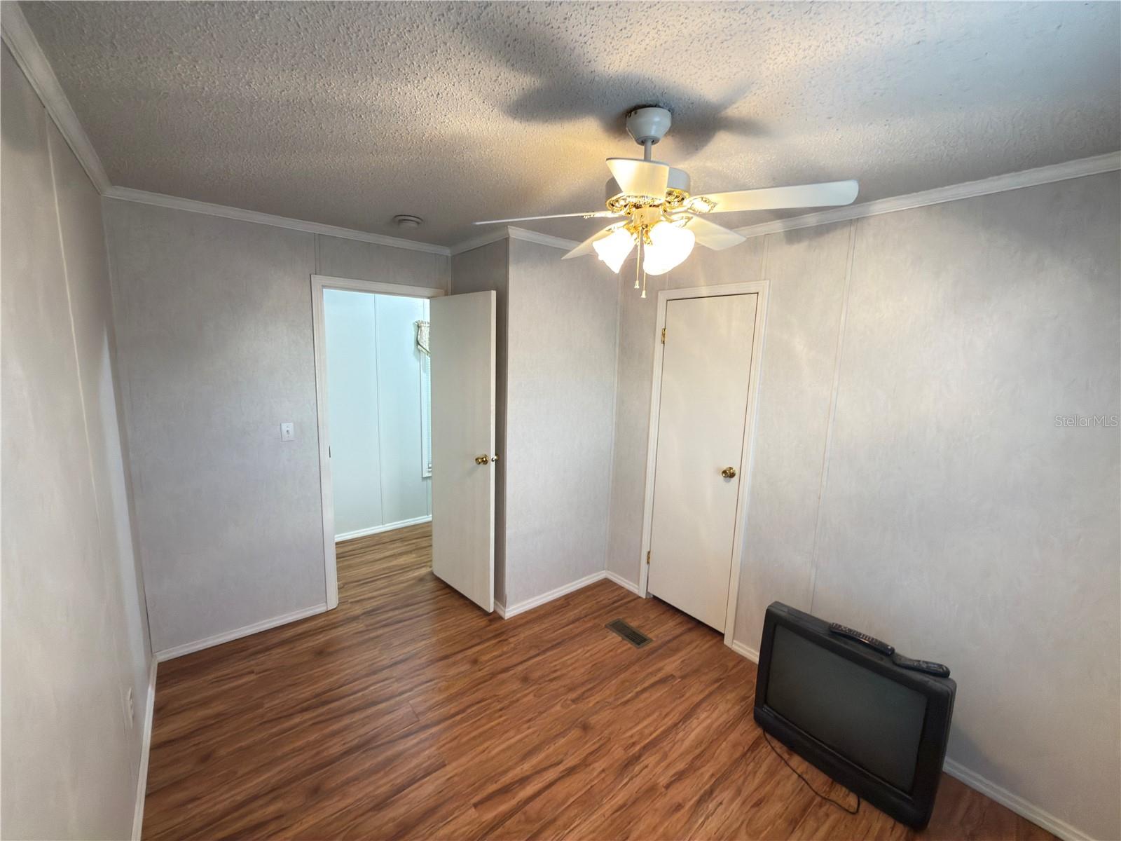 Image 17 of 51 For 5207 Island View Circle S