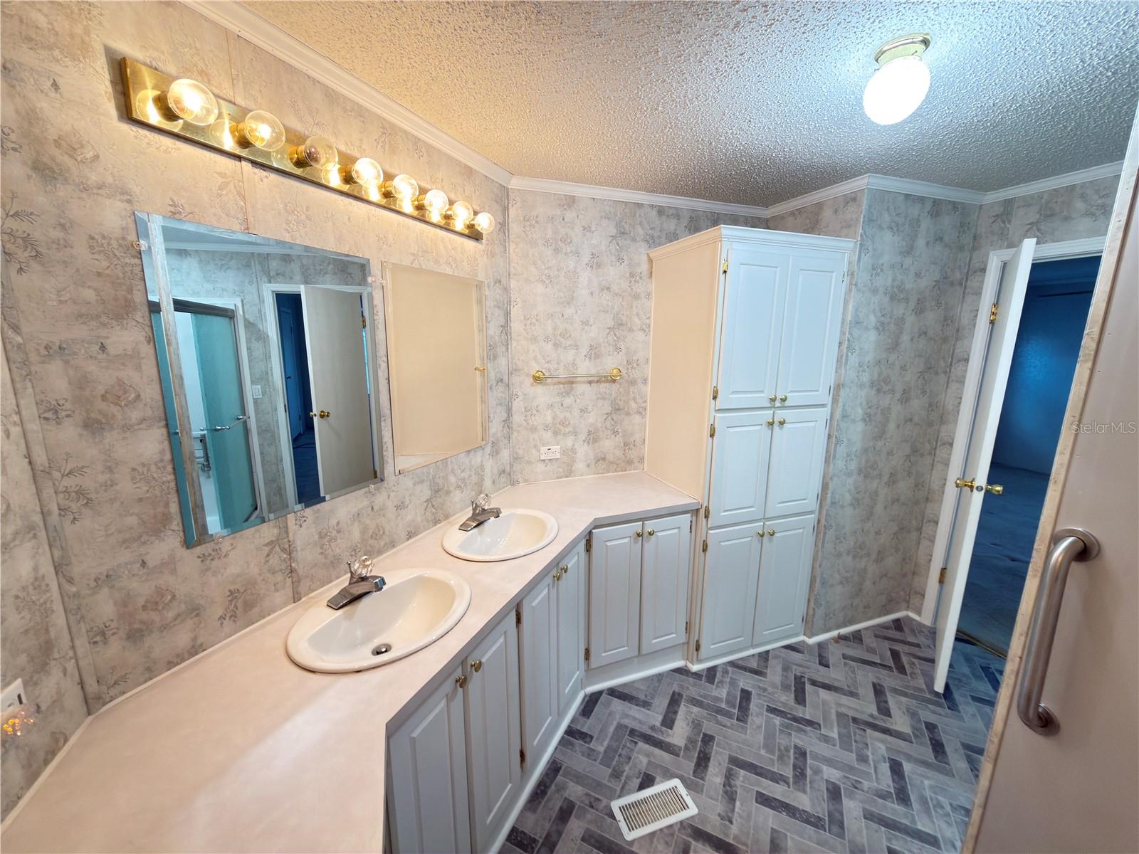 Image 29 of 51 For 5207 Island View Circle S