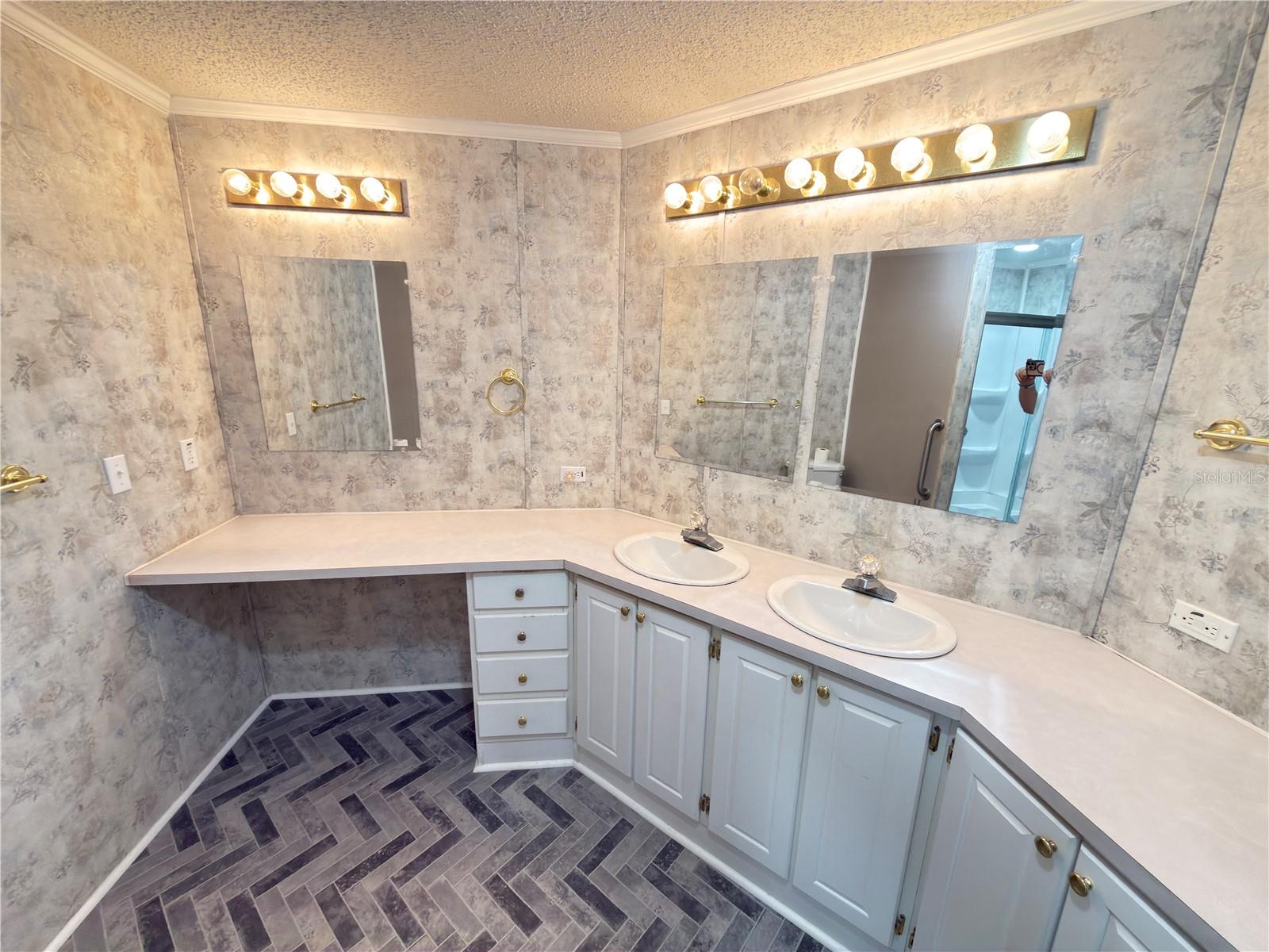 Image 32 of 51 For 5207 Island View Circle S