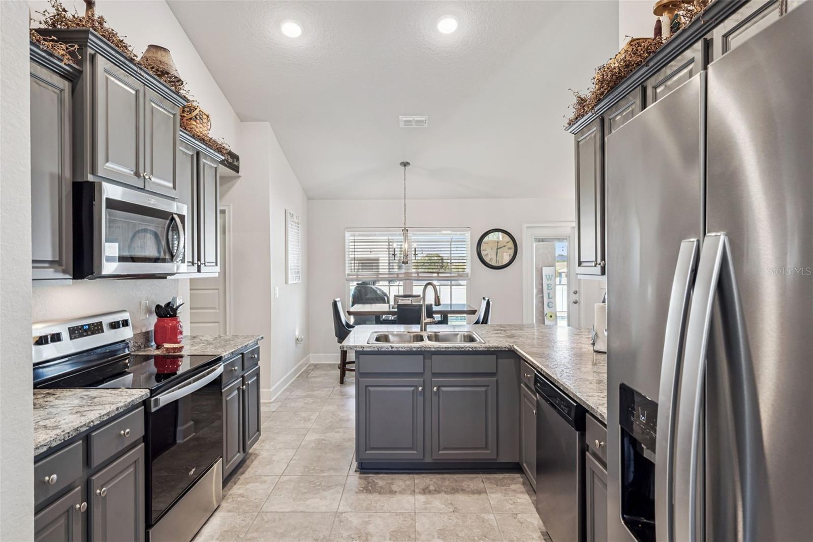 Listing photo id 8 for 4609 Brookshire Place