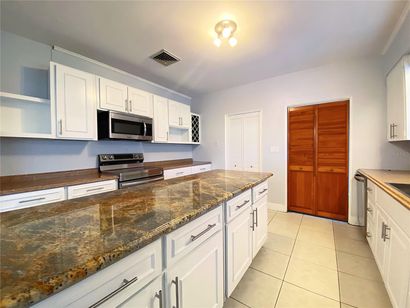 Image 8 of 17 For 902 Scenic Highway