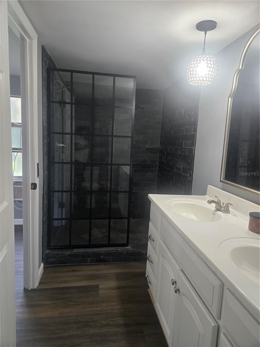 Image 4 of 17 For 2421 Taylor Road S