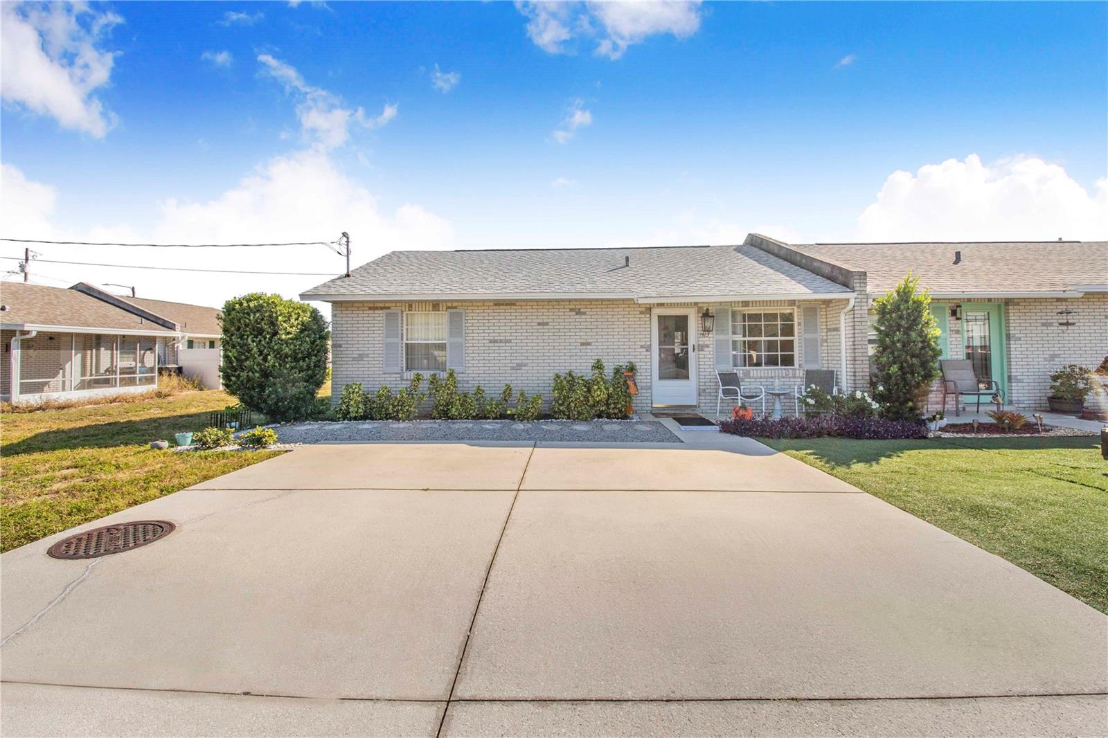 Image 3 of 24 For 1413 Thousand Roses Drive S