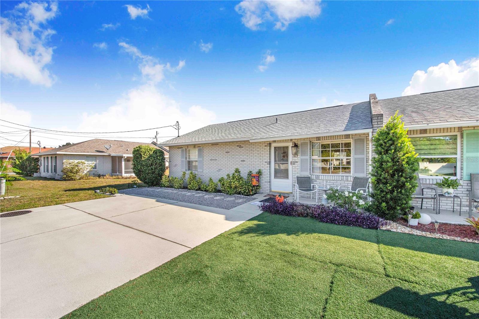 Image 4 of 24 For 1413 Thousand Roses Drive S