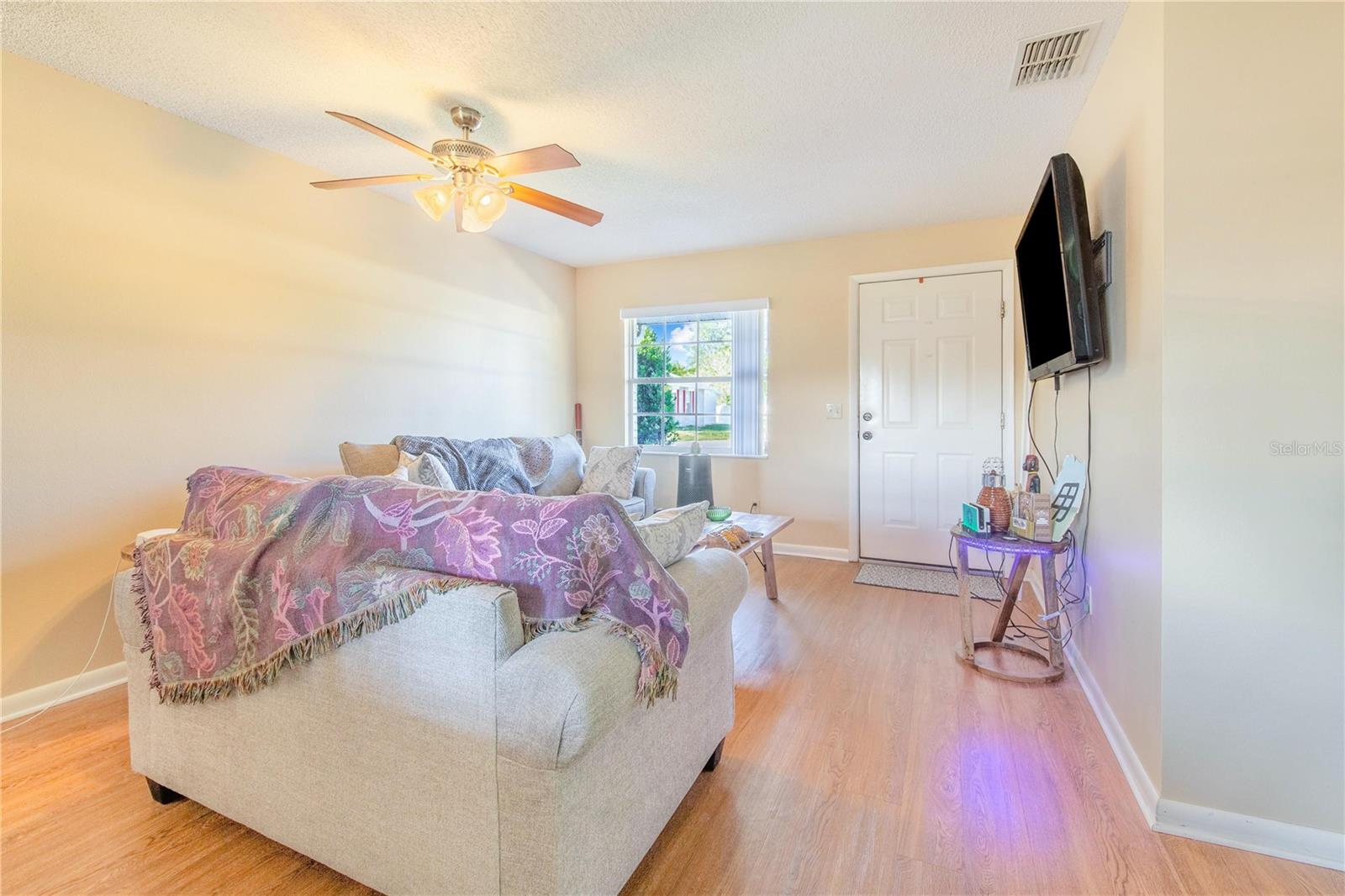 Image 6 of 24 For 1413 Thousand Roses Drive S