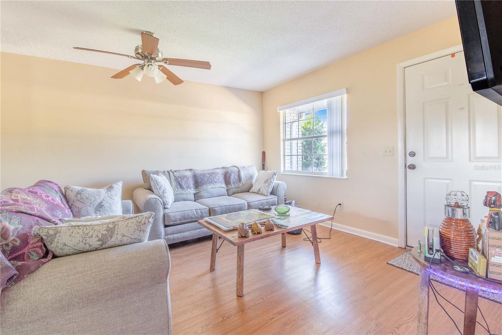 Image 7 of 24 For 1413 Thousand Roses Drive S