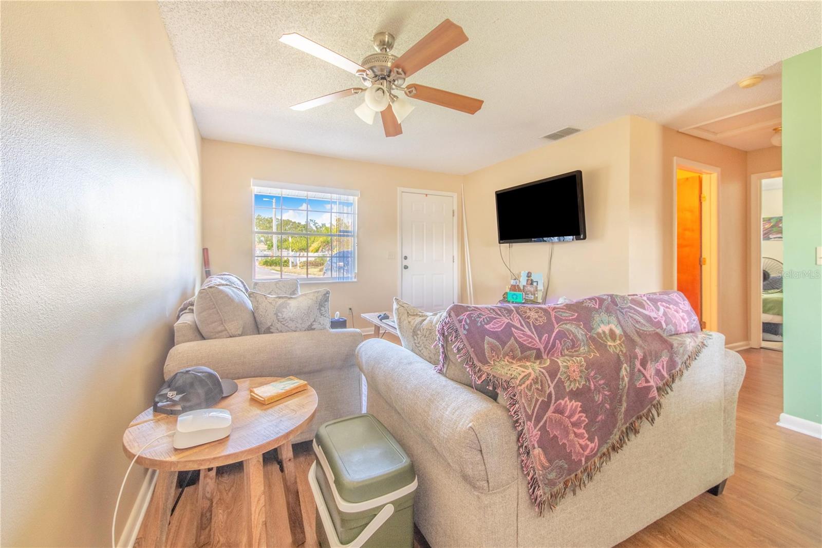 Image 8 of 24 For 1413 Thousand Roses Drive S