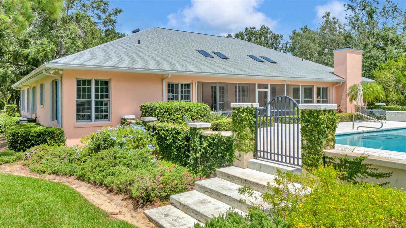 Listing photo id 17 for 116 Mountain Lake