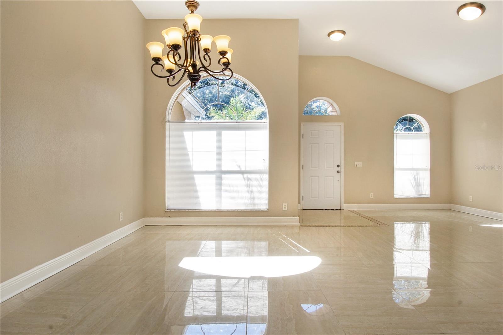 Image 11 of 35 For 290 Towerview Drive W