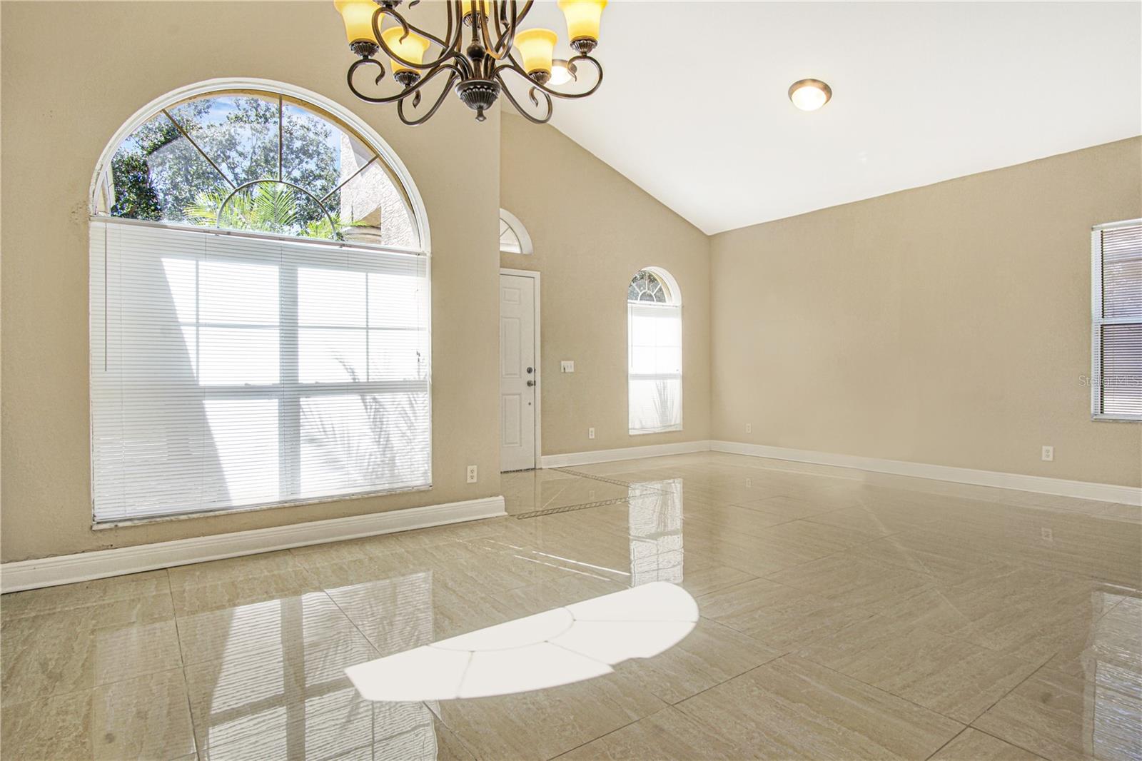 Image 12 of 35 For 290 Towerview Drive W