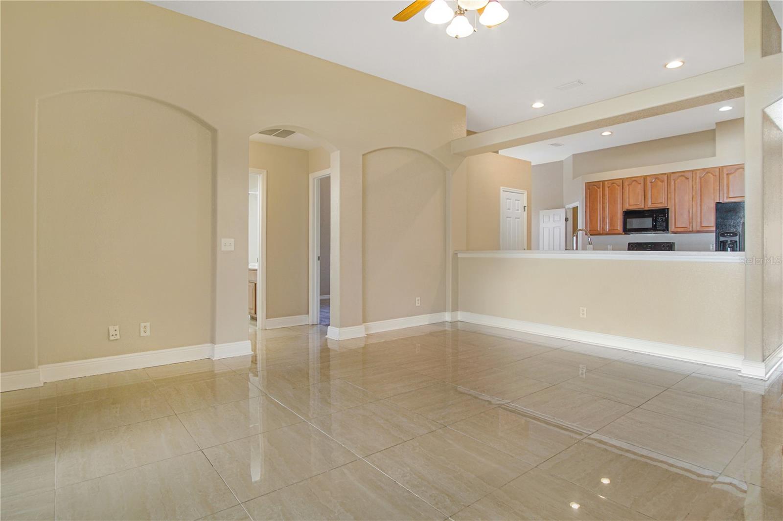 Image 15 of 35 For 290 Towerview Drive W