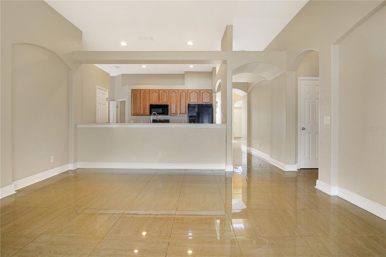 Image 16 of 35 For 290 Towerview Drive W