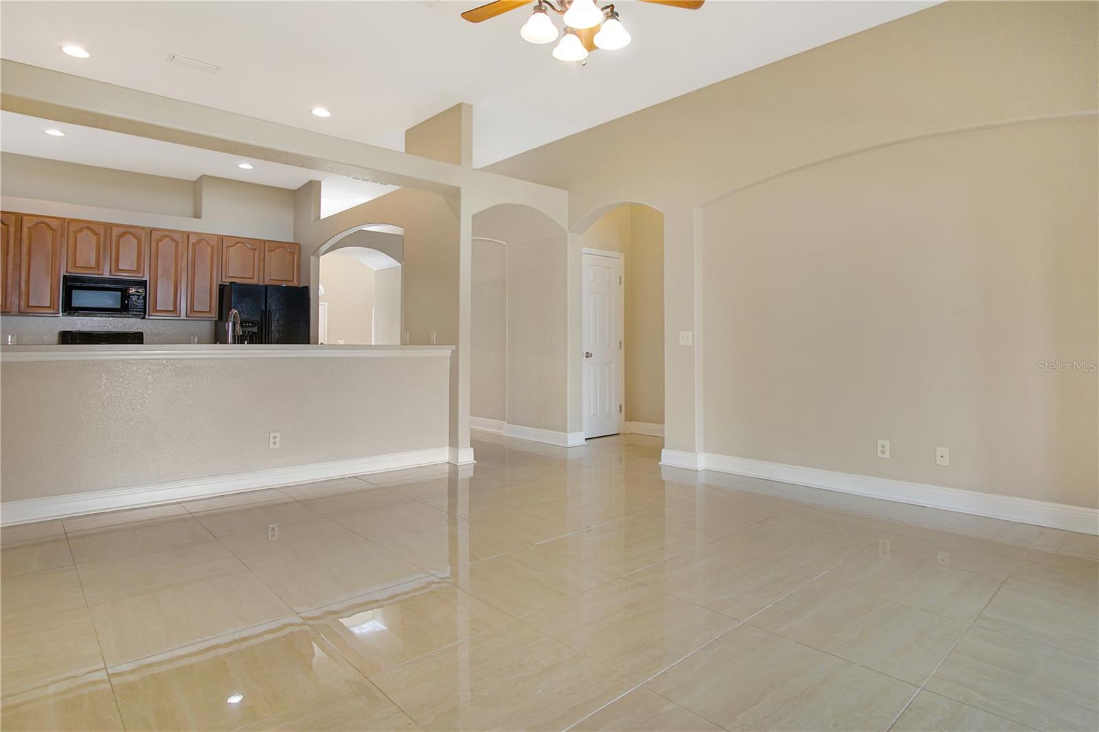 Image 17 of 35 For 290 Towerview Drive W