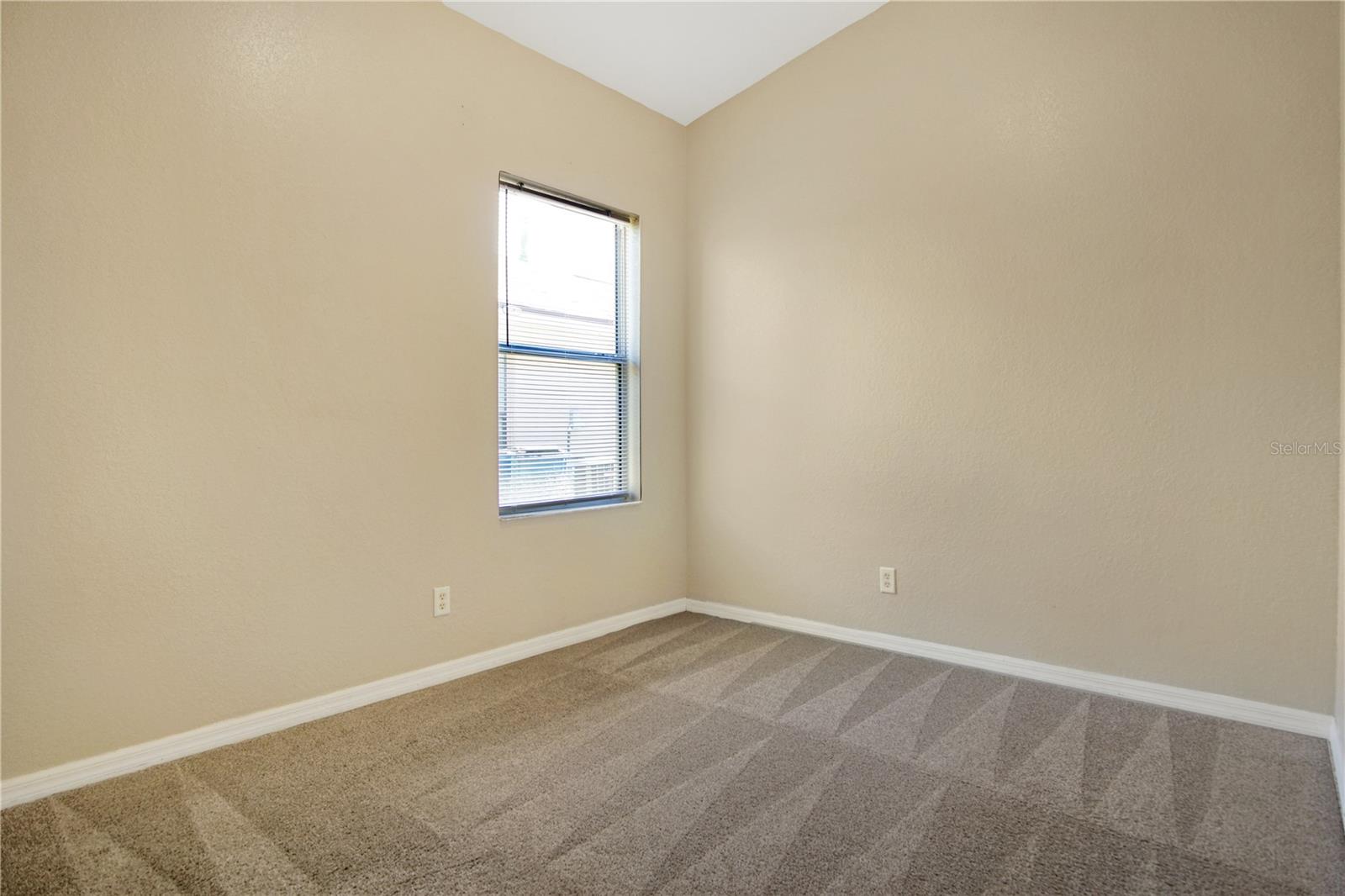 Image 28 of 35 For 290 Towerview Drive W