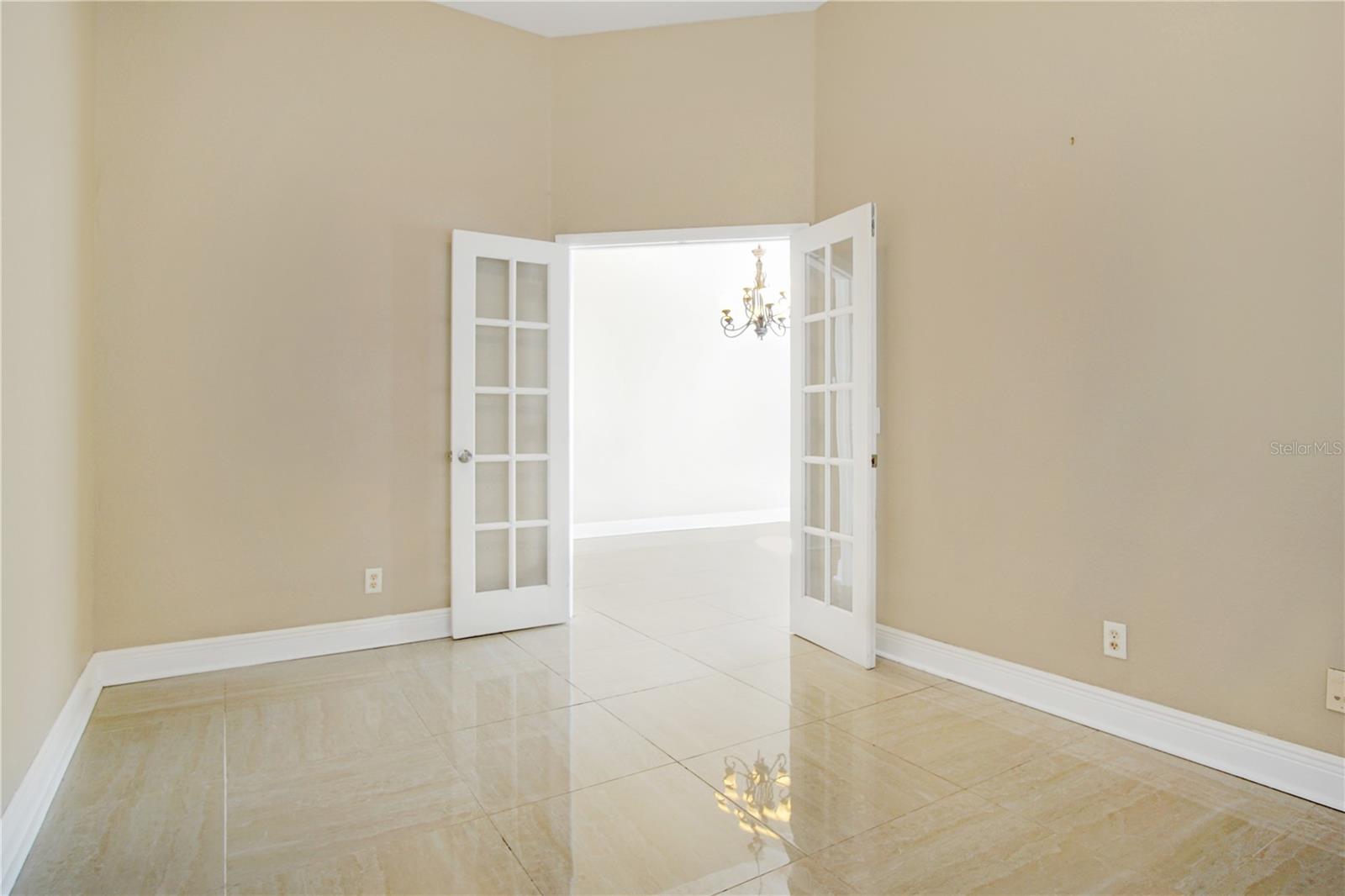 Image 31 of 35 For 290 Towerview Drive W