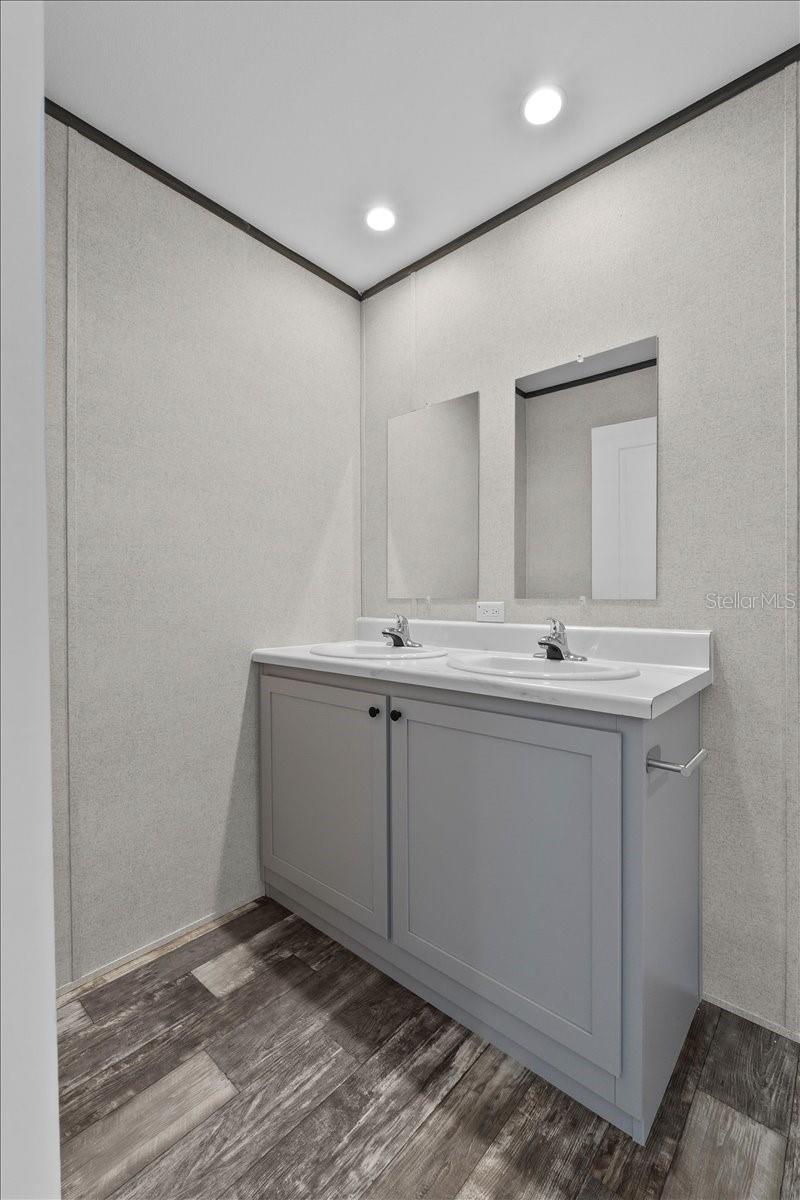 Image 25 of 31 For 21351 Canal Drive