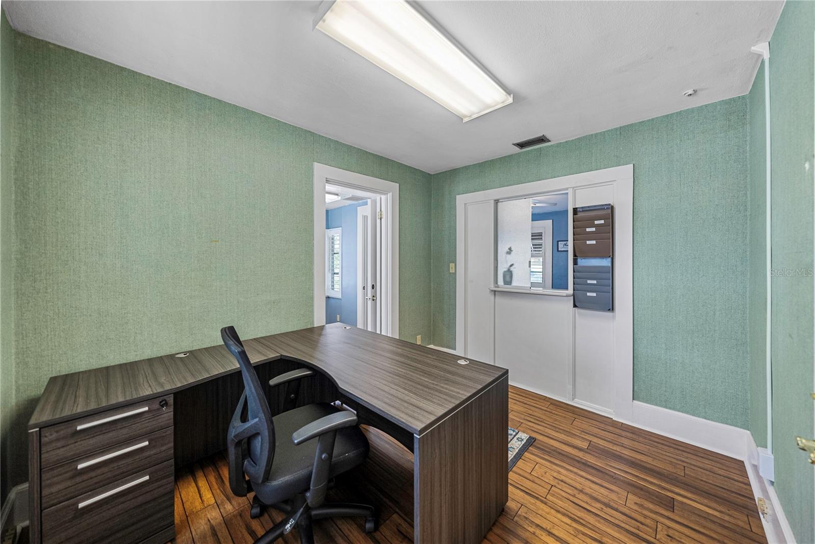 Image 10 of 50 For 139 Avenue C Sw