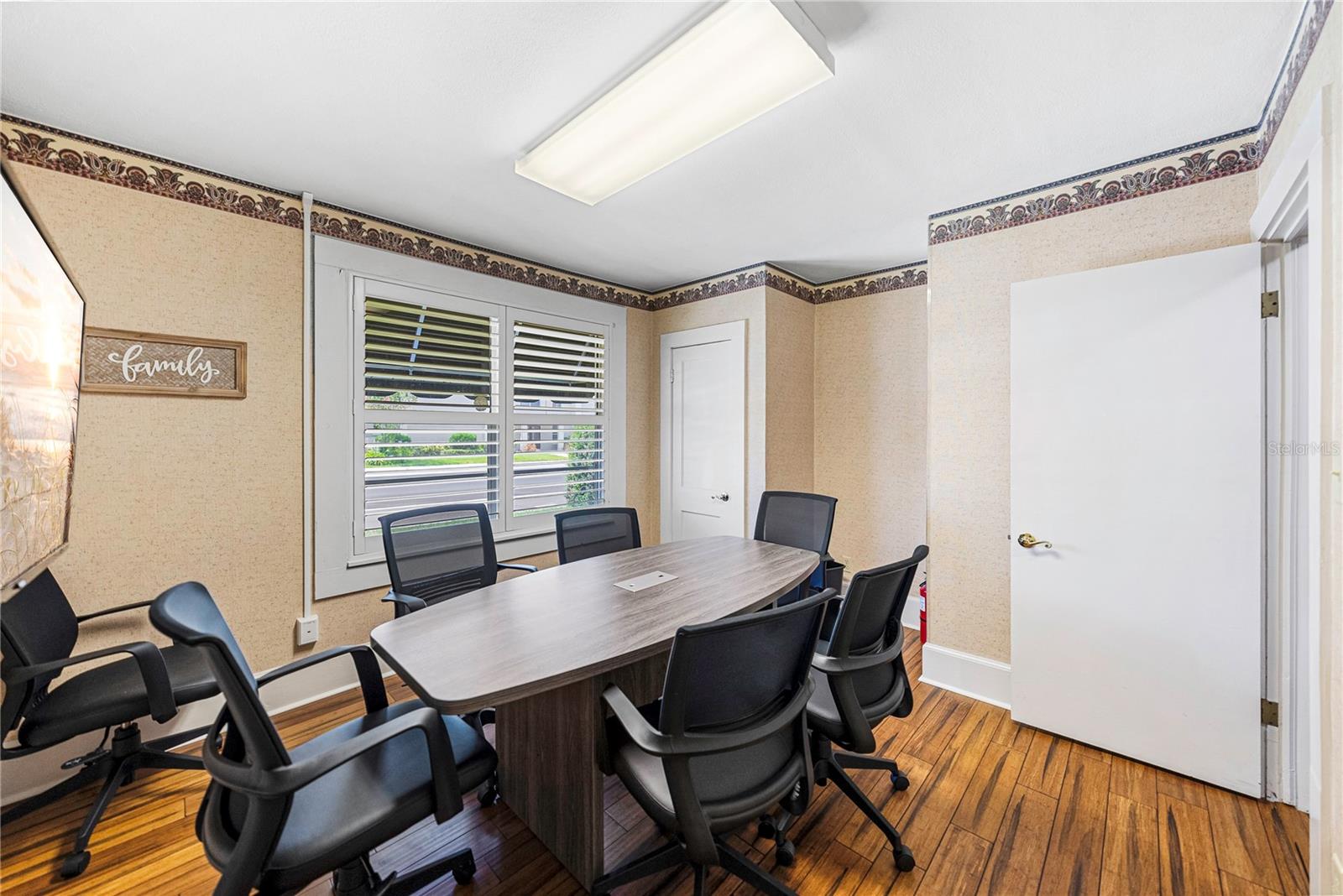 Image 15 of 50 For 139 Avenue C Sw