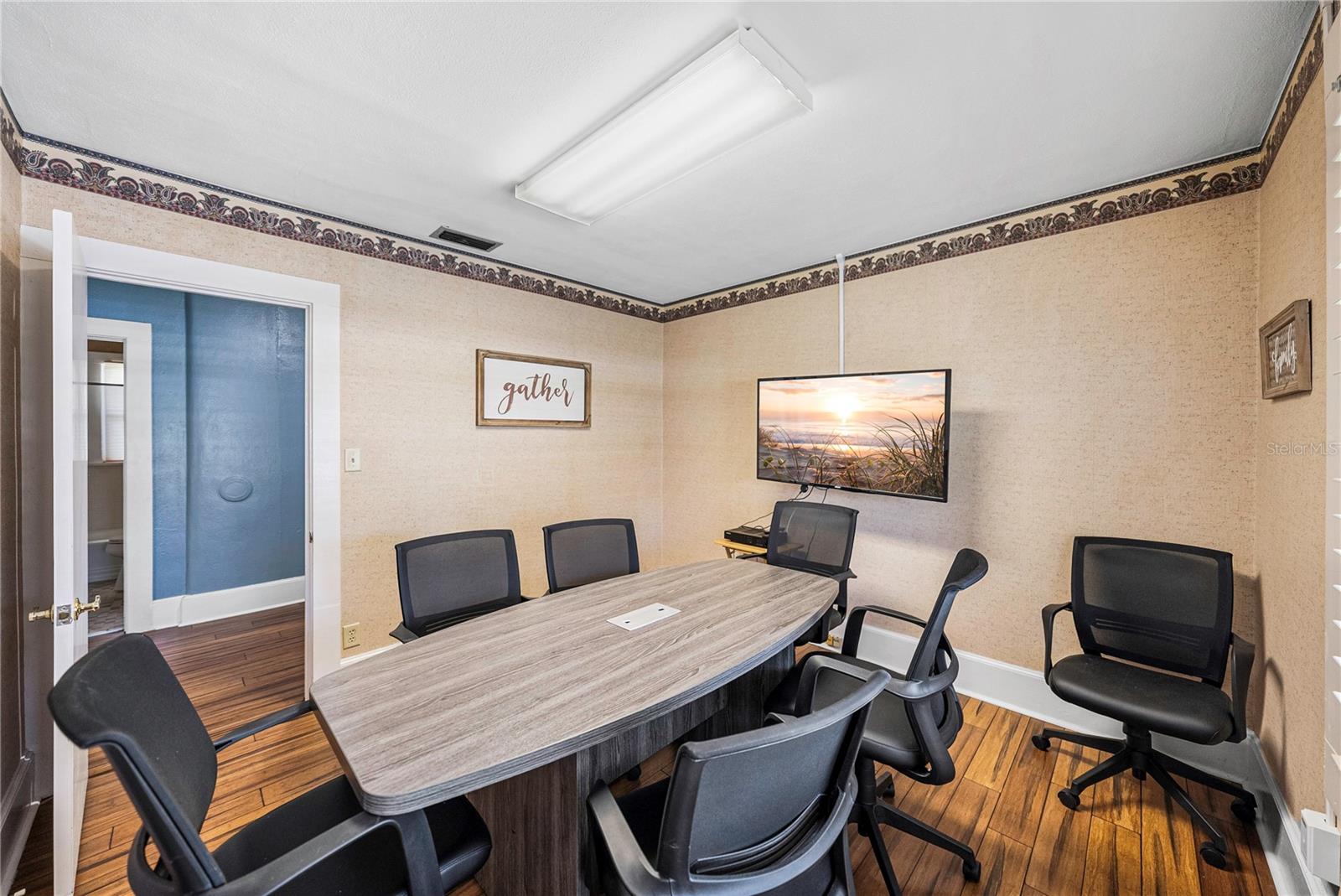 Image 16 of 50 For 139 Avenue C Sw