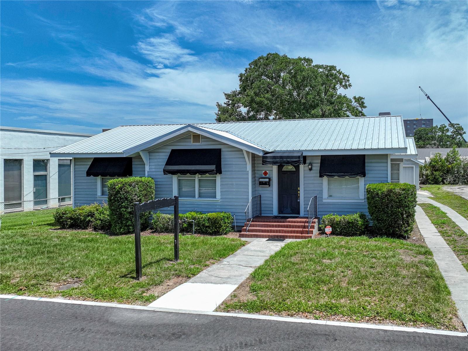 Image 2 of 50 For 139 Avenue C Sw