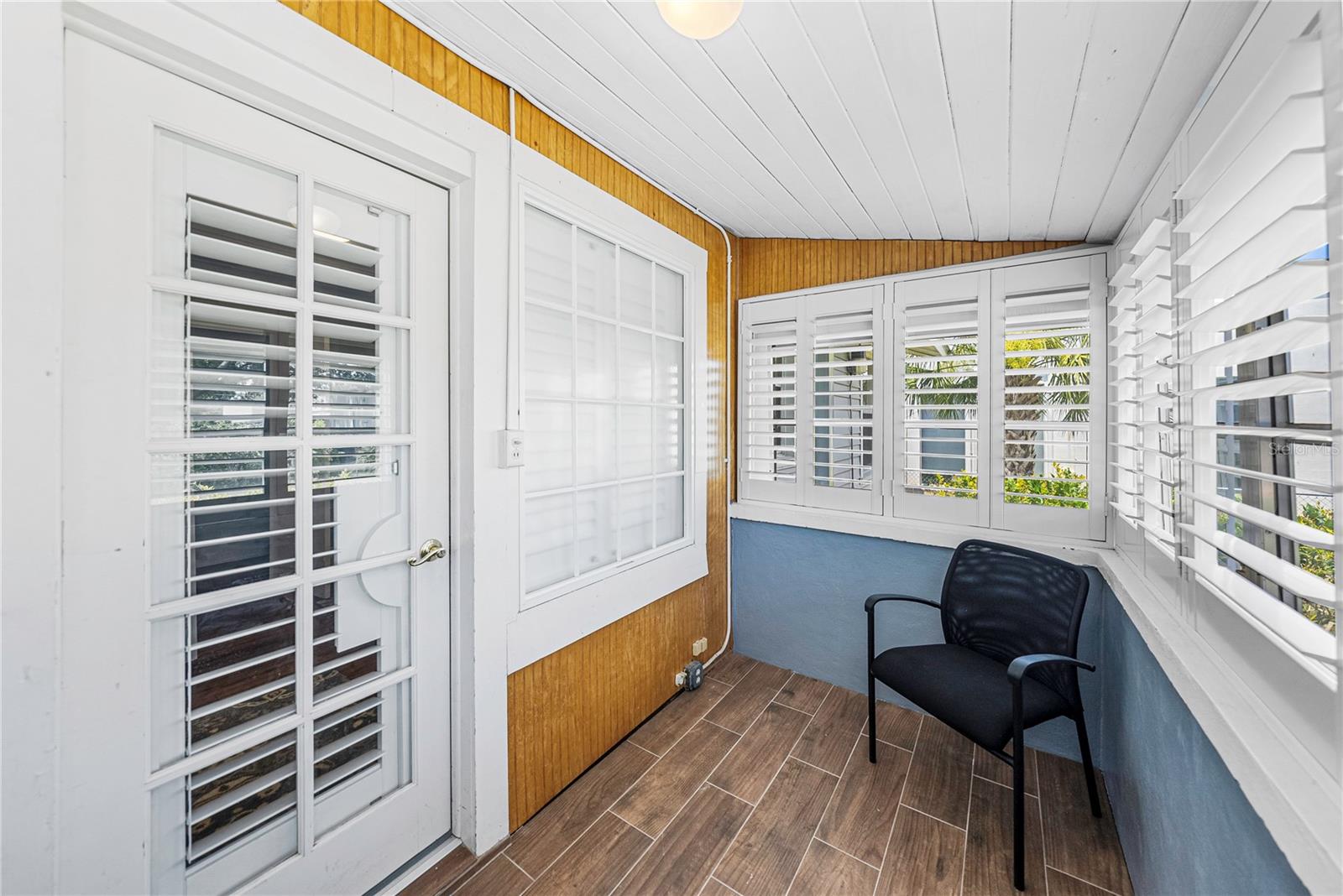 Image 22 of 50 For 139 Avenue C Sw