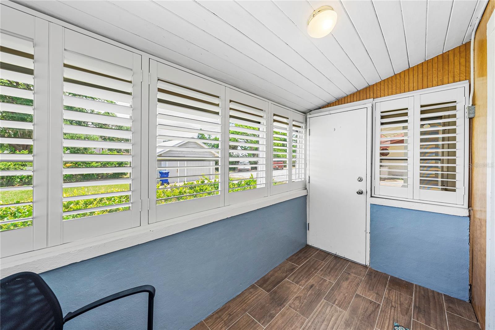 Image 23 of 50 For 139 Avenue C Sw