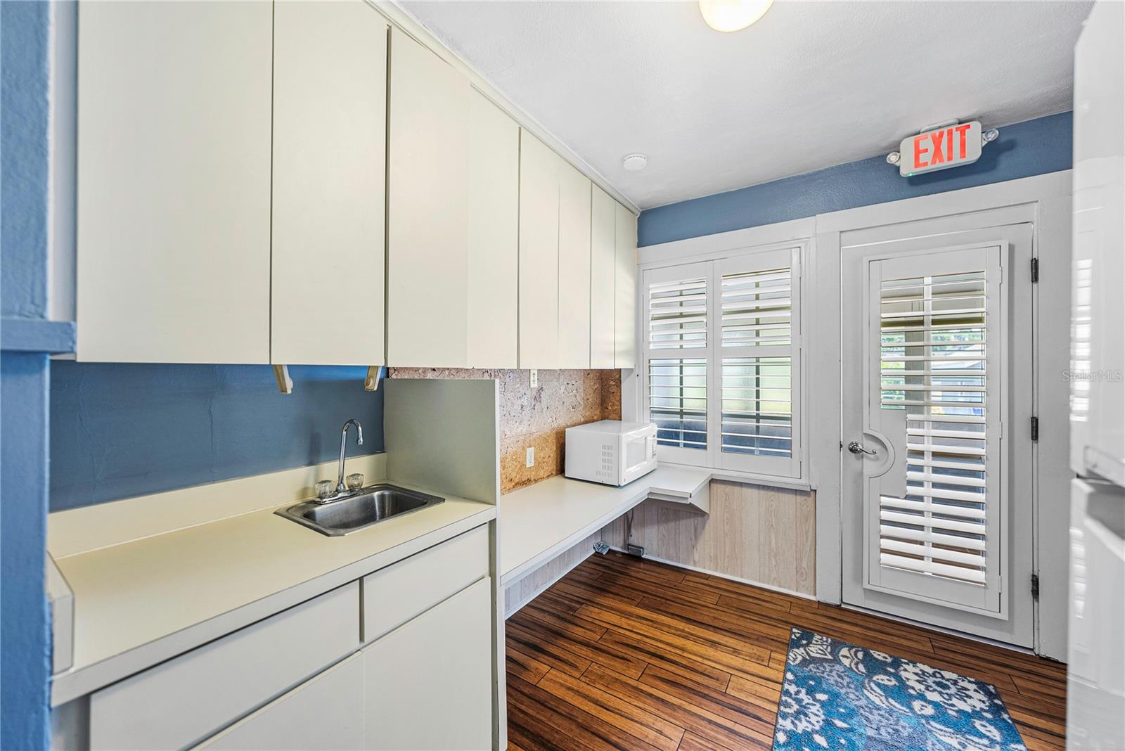 Image 27 of 50 For 139 Avenue C Sw