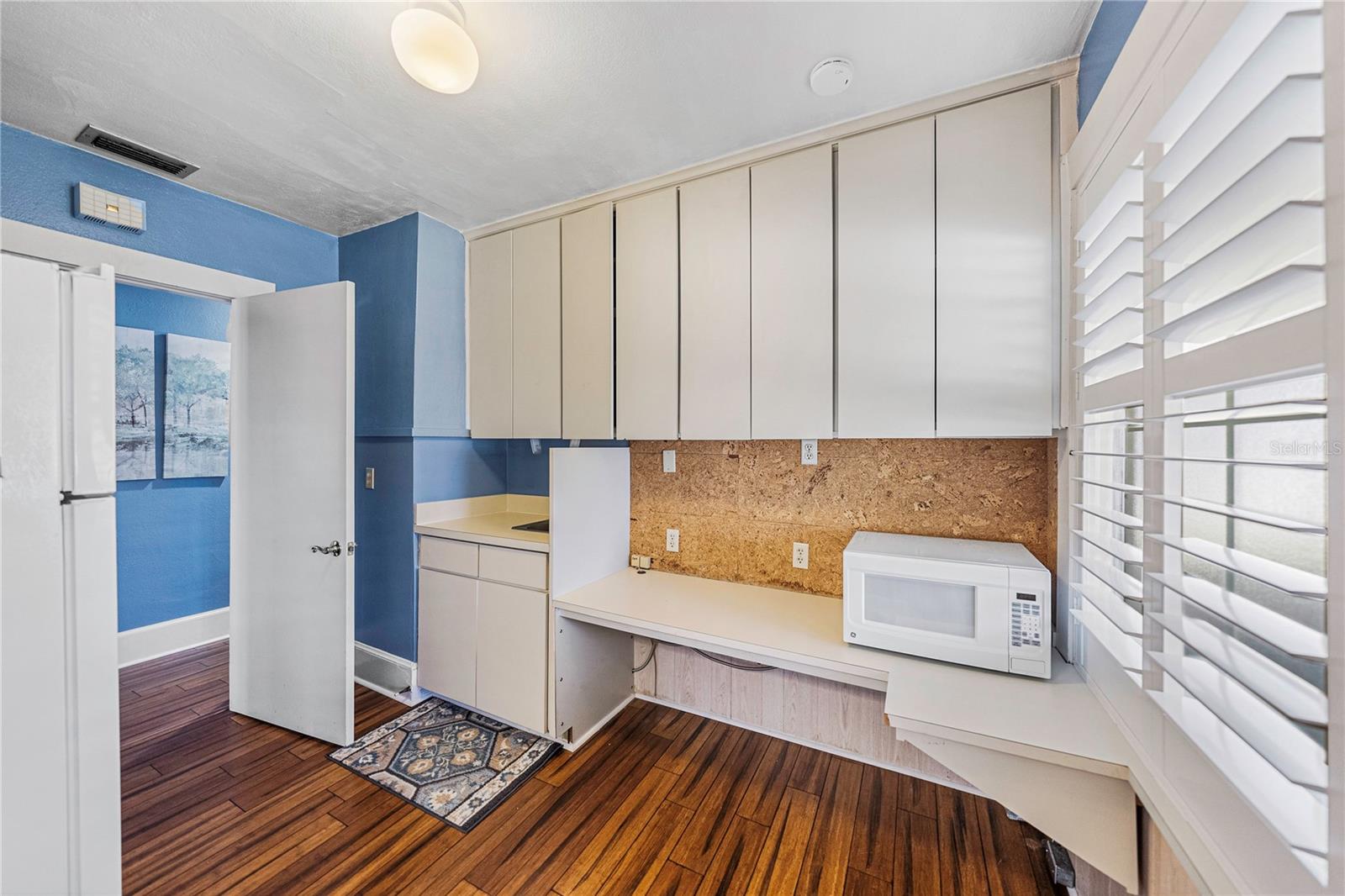 Image 29 of 50 For 139 Avenue C Sw