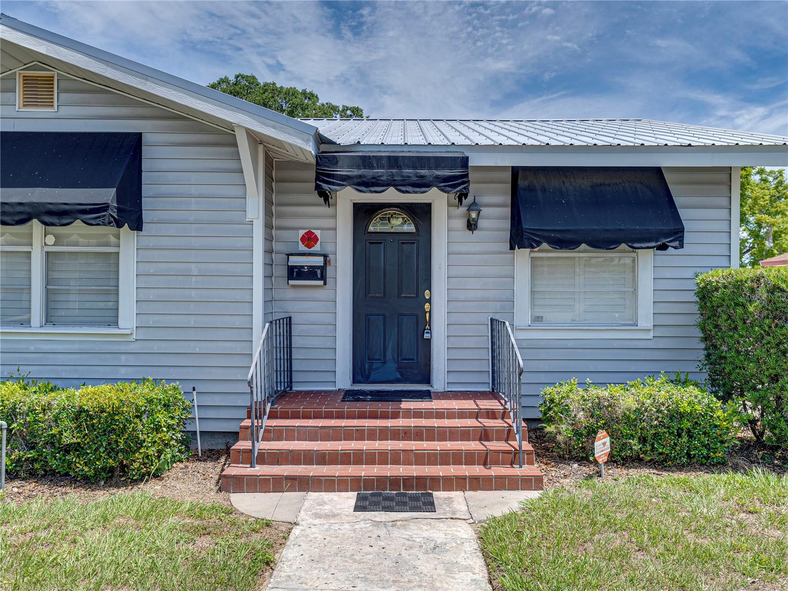 Image 3 of 50 For 139 Avenue C Sw