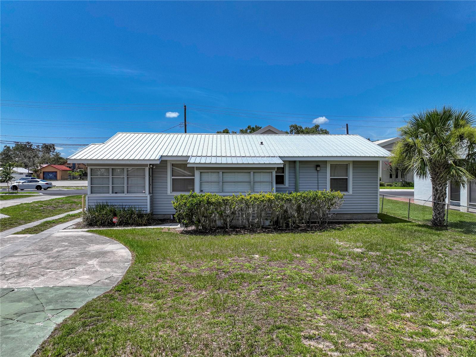 Image 32 of 50 For 139 Avenue C Sw