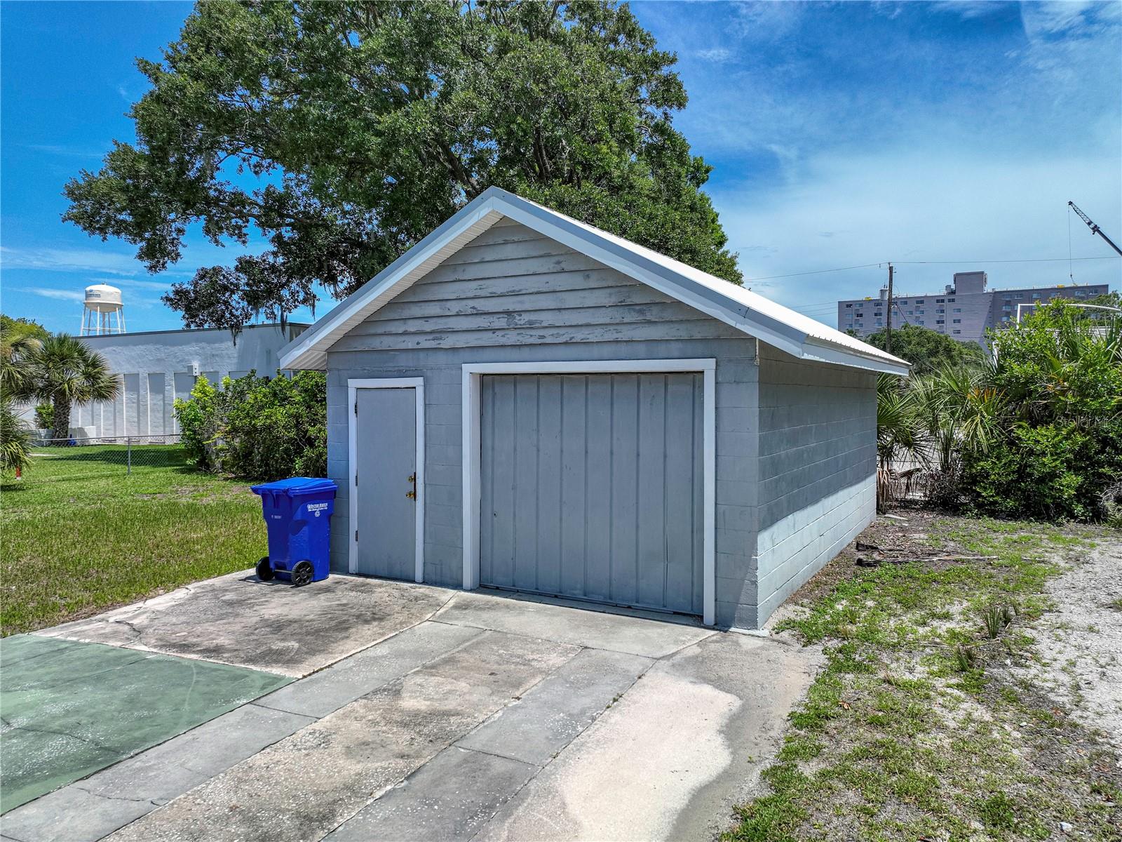 Image 34 of 50 For 139 Avenue C Sw