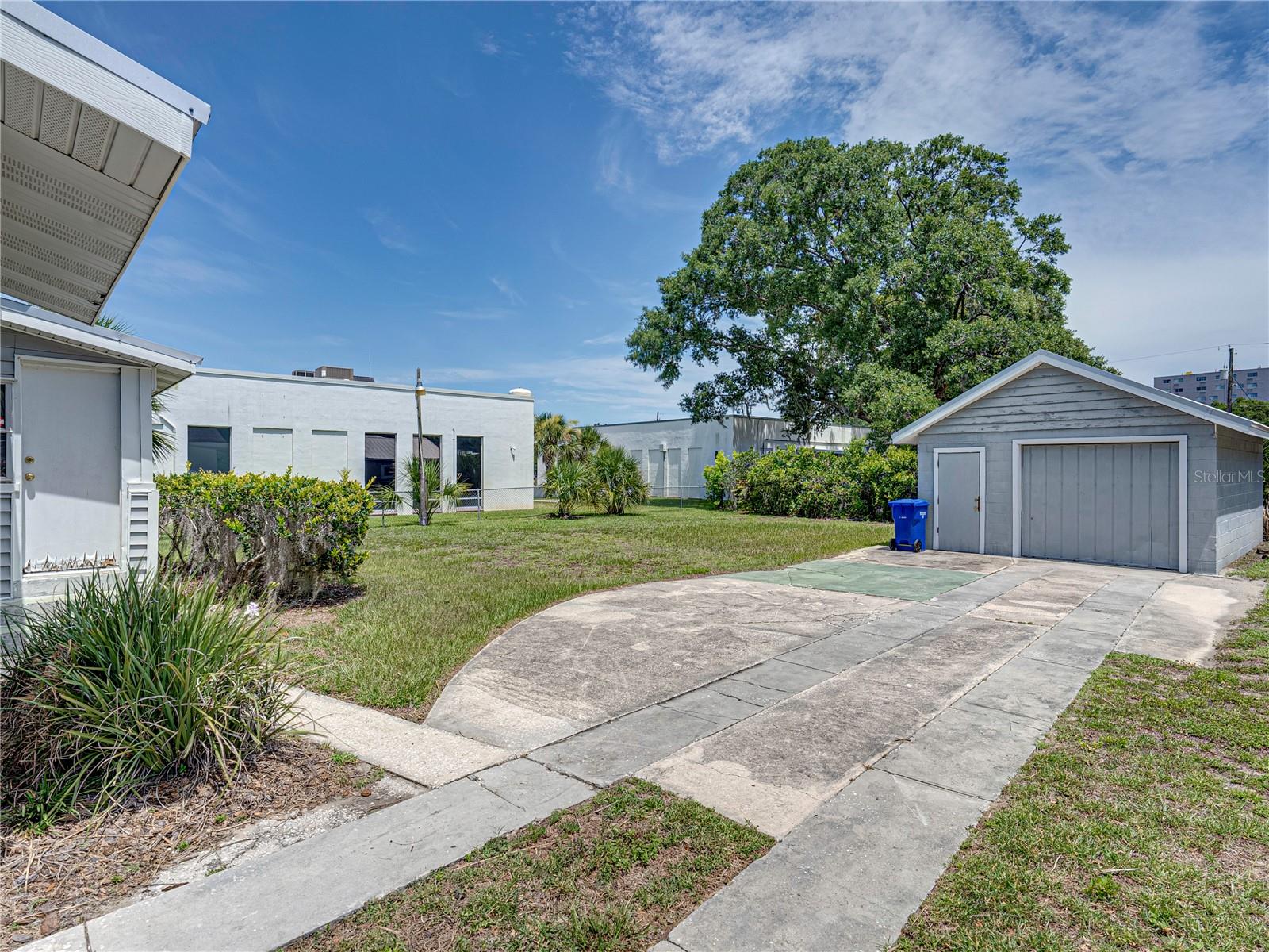 Image 36 of 50 For 139 Avenue C Sw