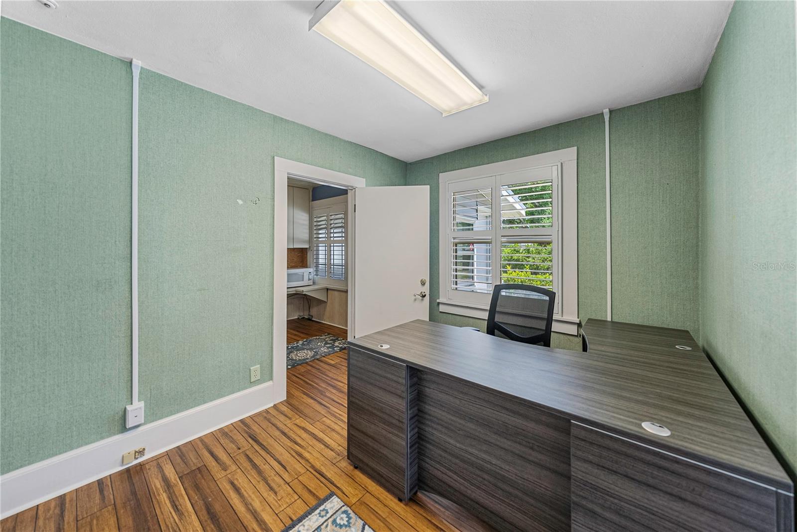 Image 8 of 50 For 139 Avenue C Sw