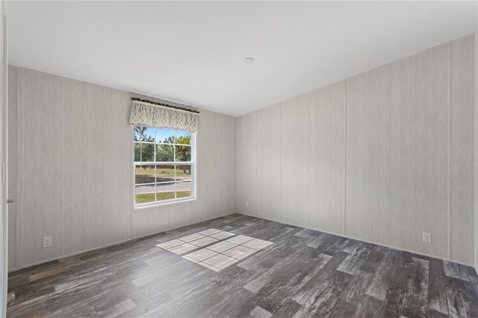 Image 10 of 21 For 46 Candlelight Lane