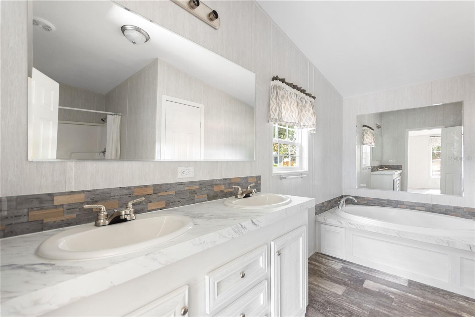 Image 12 of 21 For 46 Candlelight Lane