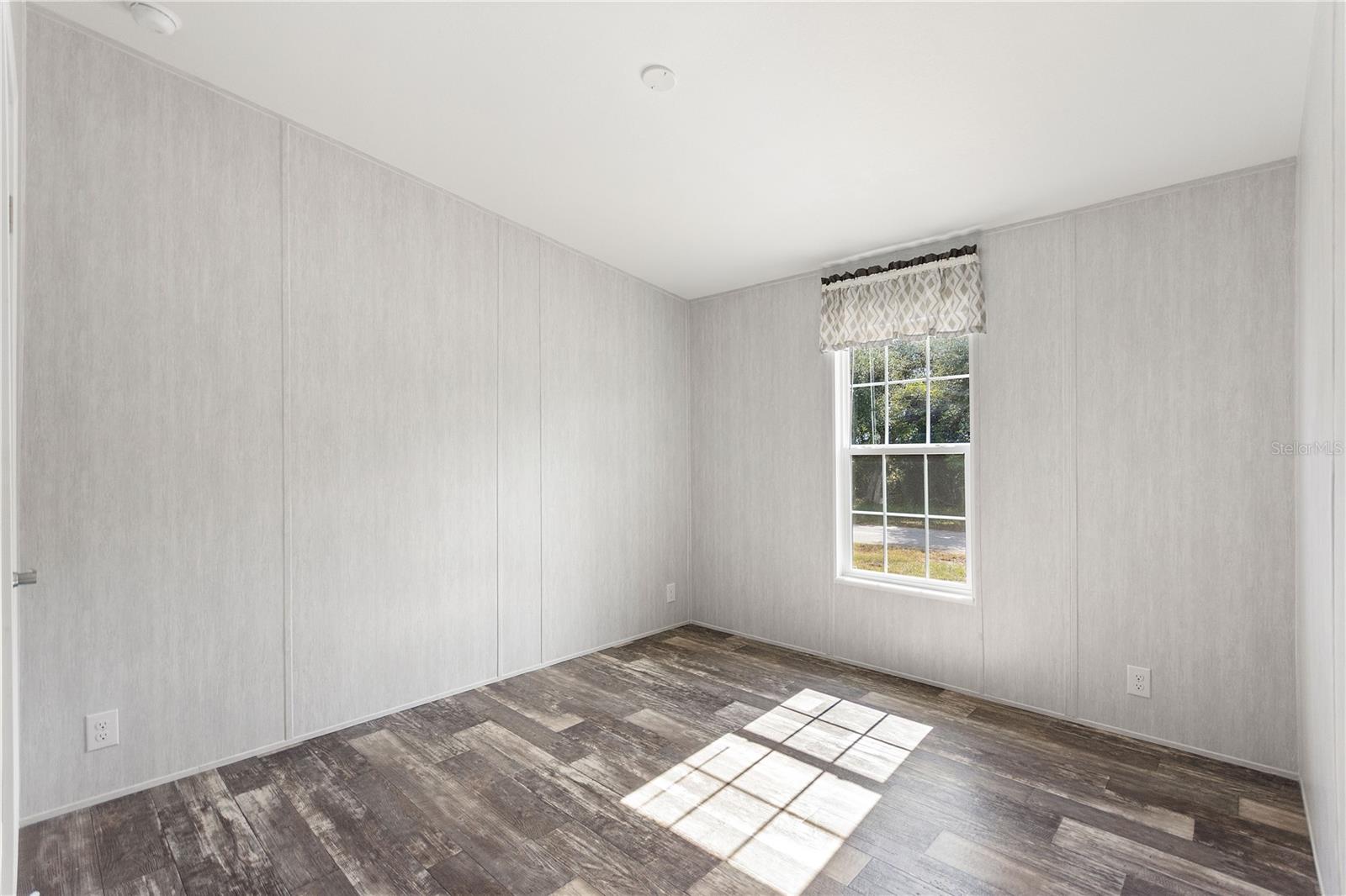 Image 15 of 21 For 46 Candlelight Lane