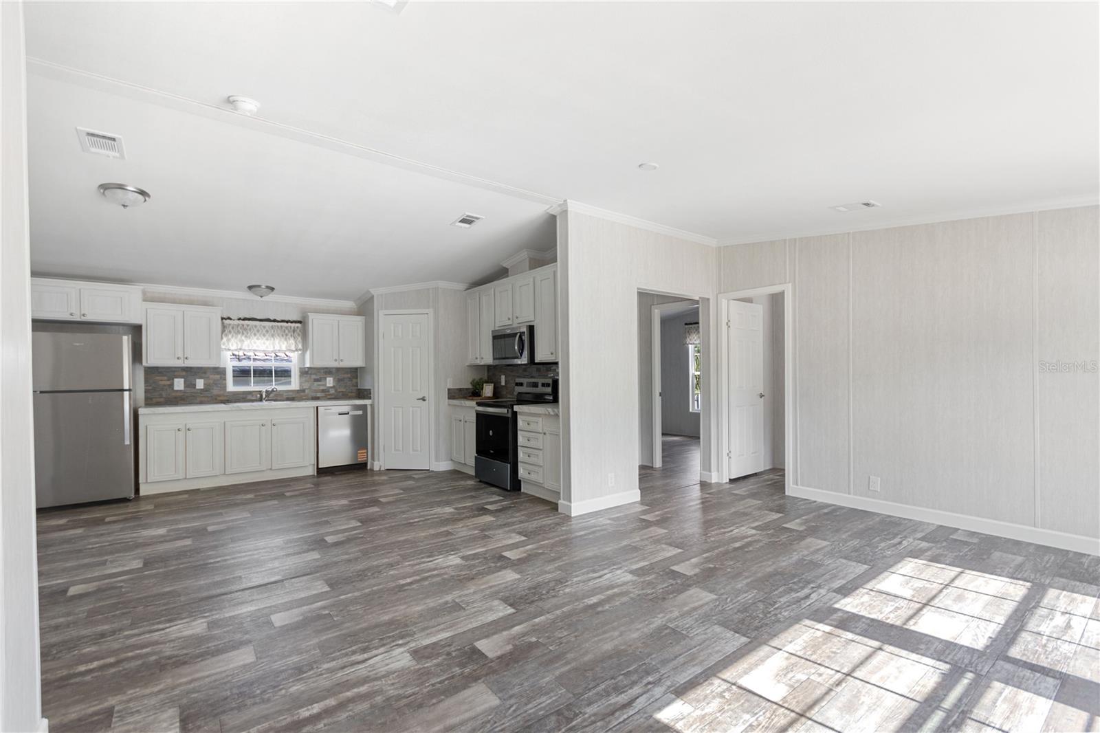 Image 3 of 21 For 46 Candlelight Lane