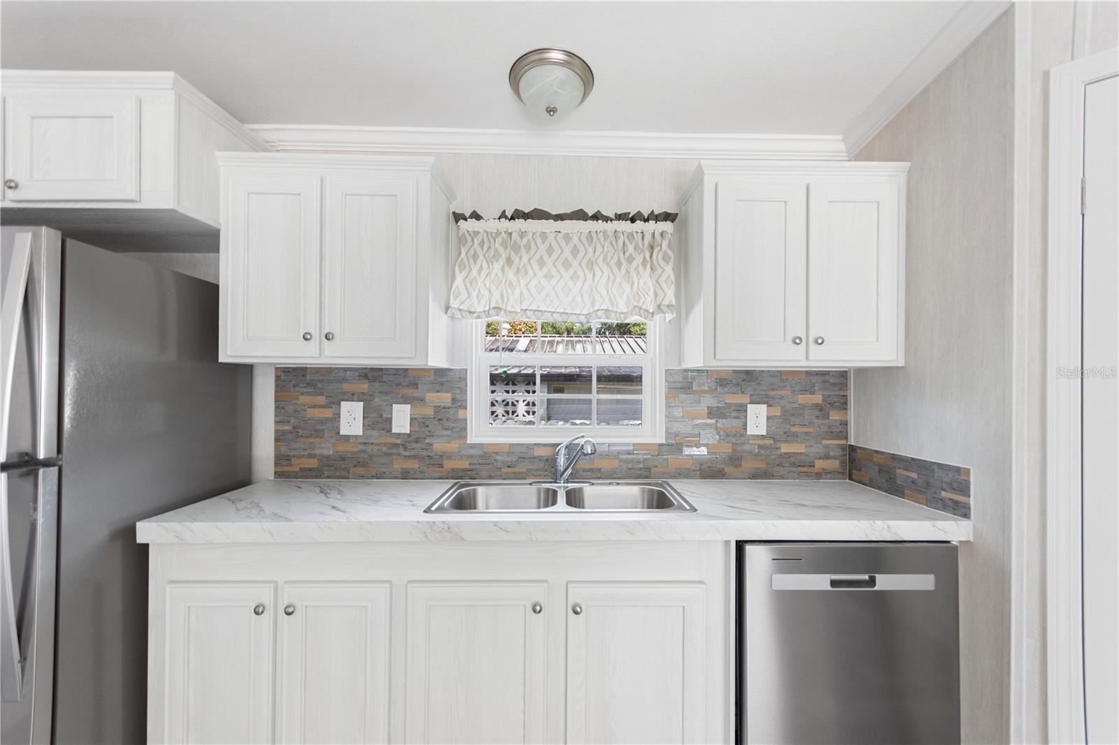 Image 6 of 21 For 46 Candlelight Lane