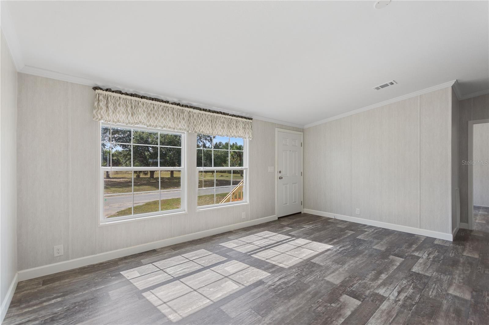 Image 8 of 21 For 46 Candlelight Lane